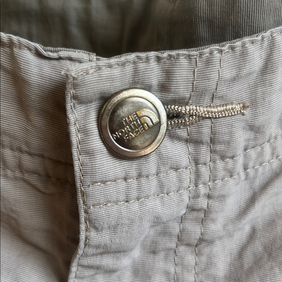 The North Face Men's Light Gray Flat Front Shorts Size 6 - Picture 4 of 7